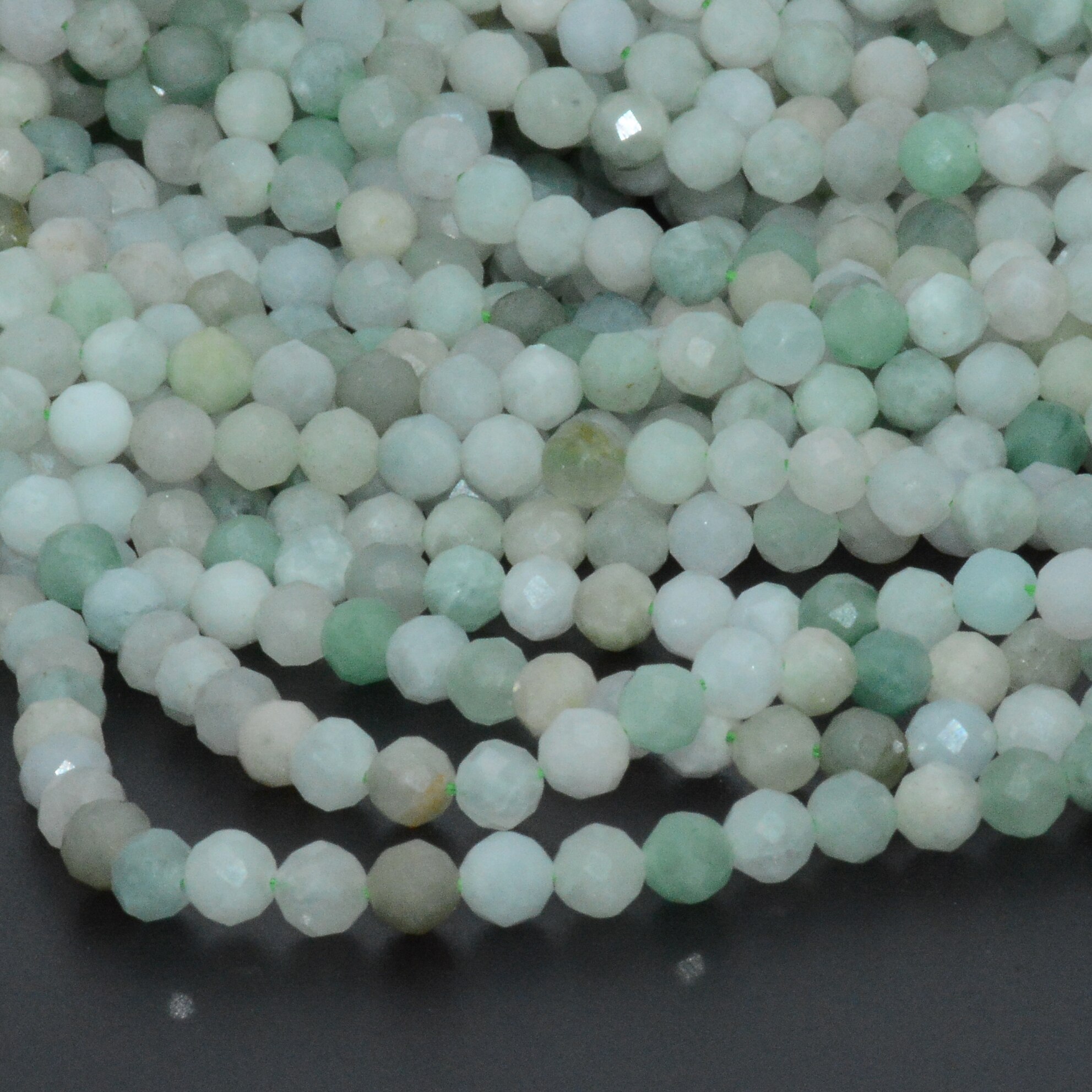 Natürliche Burma Jade Faceted Runde Perlen 4,5mm