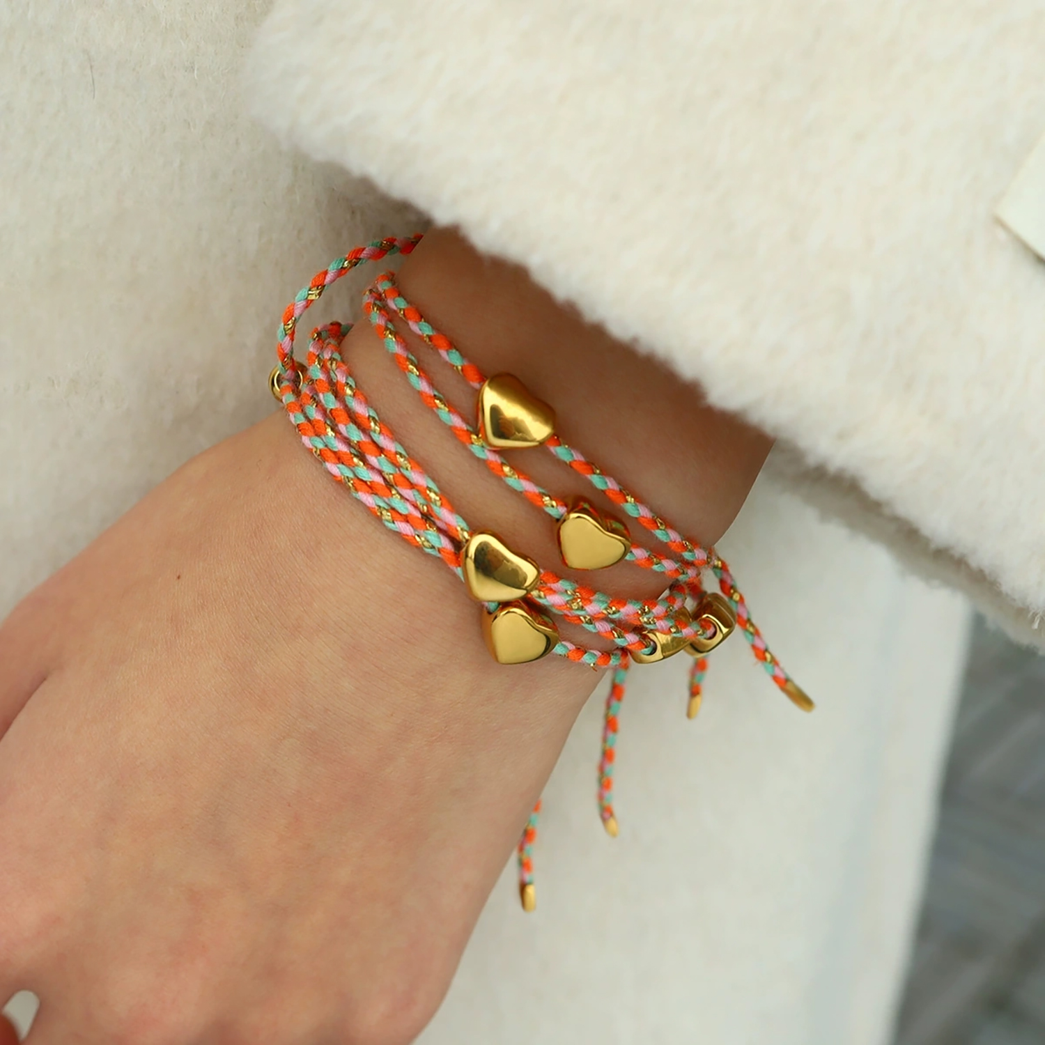 Pulsera de cuerda tejida colorida: dije en forma de corazón de acero inoxidable pulido chapado en oro de 18 quilates, joyería diaria minimalista para niñas