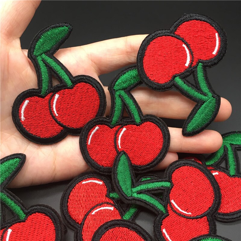 Cherry Fruit Leuke Kleding Patch Size: 4.8X5.2Cm Diy Geborduurde Ijzer Op Patch Voor Kleding Sticker Meisjes T-shirt Jurk Applicaties