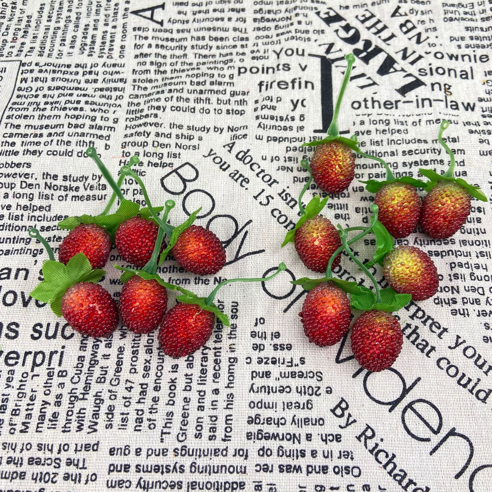 10pcs Plastic Strawberry Raspberry Mini PVC Strawberry Slice Model Simulation Fruit Home Decoration Christmas Props Model