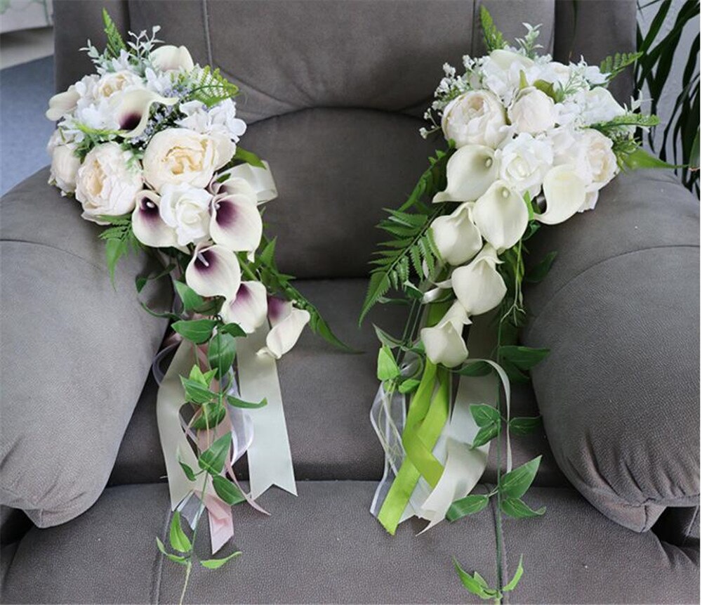 Kunstigt vandfald brudebuket kunstige blomster buket brud bruidsboeket lilla calli lilje brusende bryllupsbuket
