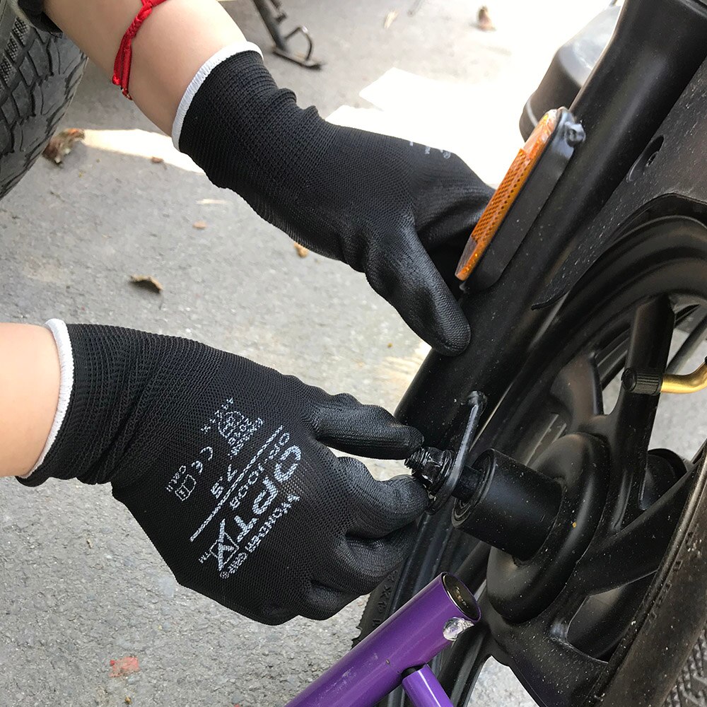 12 Pairs of safety coated work gloves, PU gloves and palm coated mechanical work gloves, obtained CE EN388