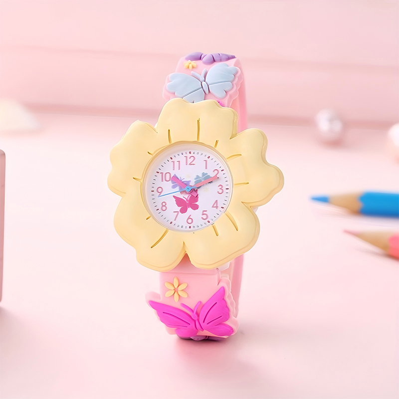 Reloj lindo de dibujos animados de flores y mariposas en 3D para niñas: PVC suave, correa de silicona agradable para la piel, movimiento de cuarzo, no resistente al agua: YELLOW