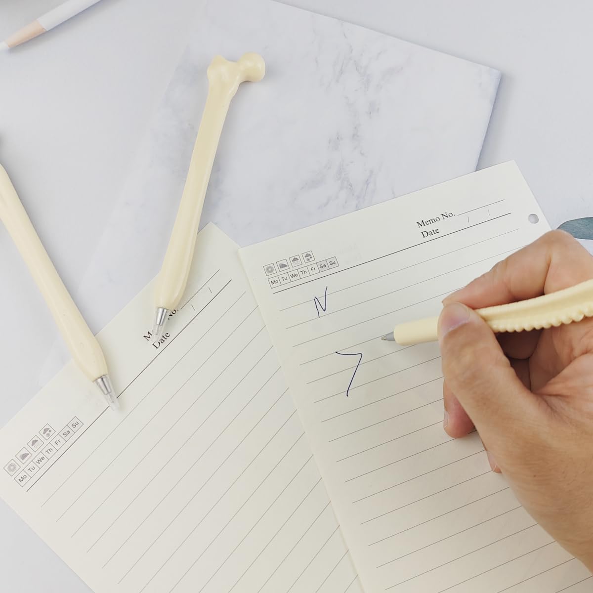 Penna a sfera in osso 5 disegni Penne novità creativo Halloween Artista Dottore Infermiere Festa Materiale scolastico per ufficio Cancelleria coreana