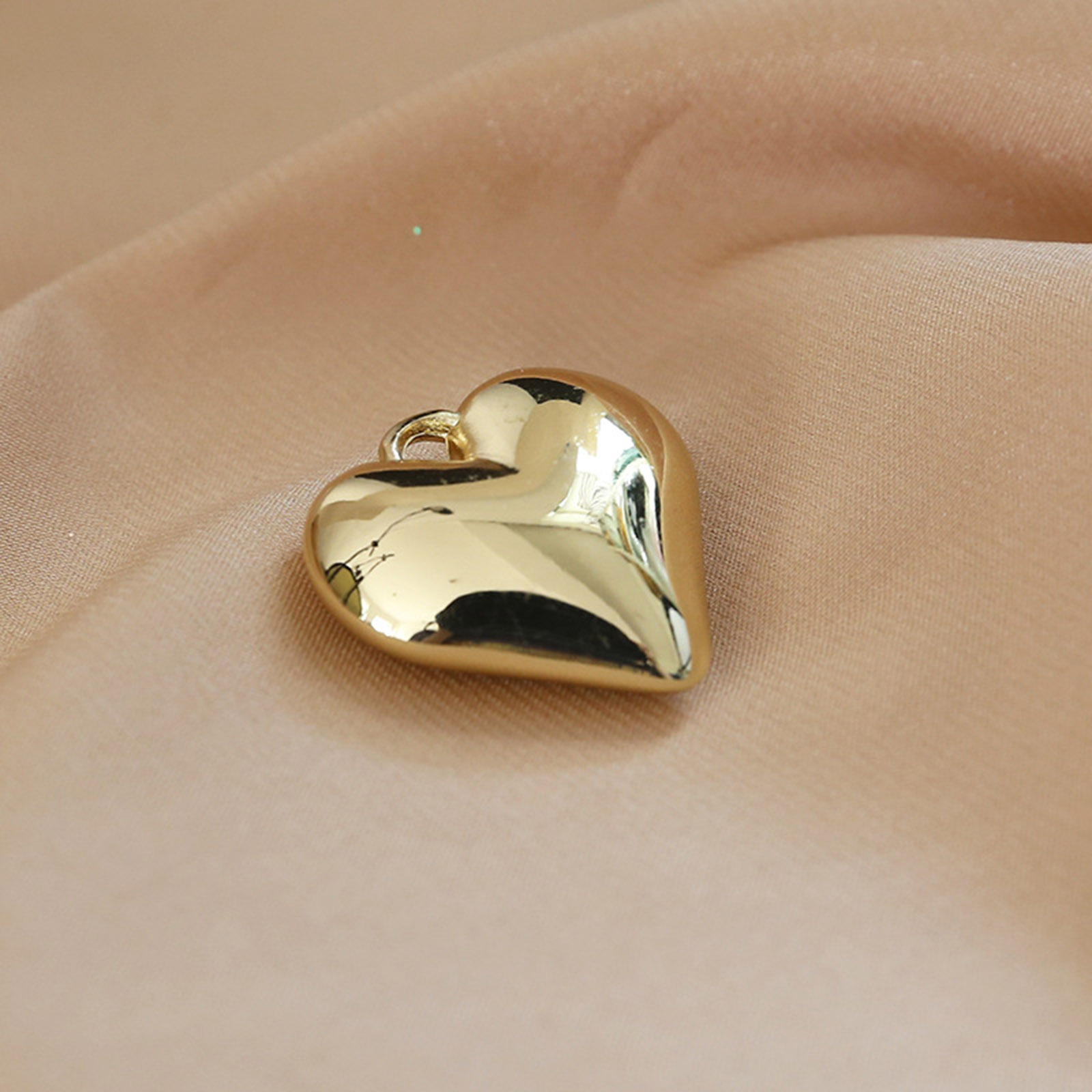 Dijes minimalistas 3D de corazón, colgante de resina de bola de corazón de melocotón chapado brillante para bricolaje, pendientes, collar, fabricación de joyas de , 5 piezas: Color dorado