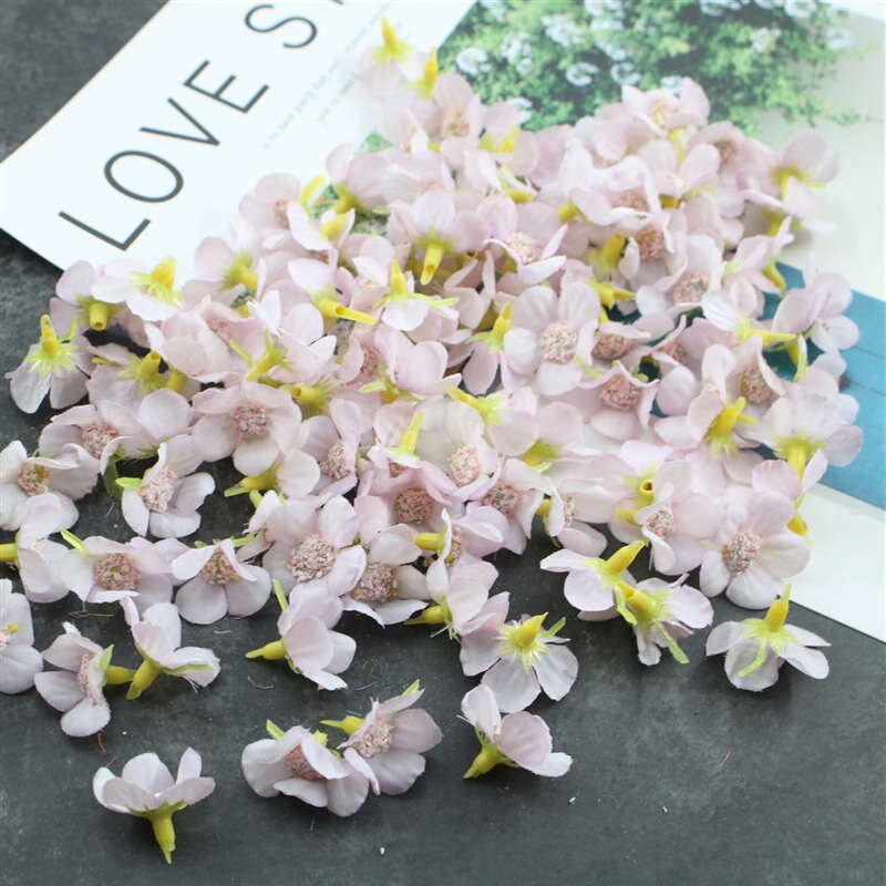 50 stuks 2cm veelkleurige madeliefjeshoofdjes mini zijden kunstbloemen voor kransen, scrapbooks, decoratie voor thuis en bruiloften: Lichtpaars