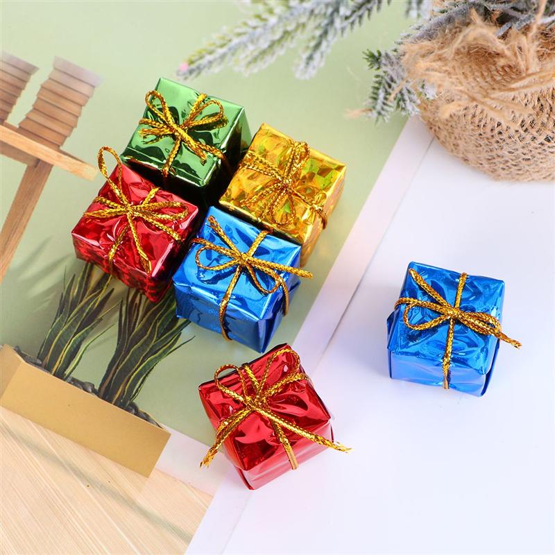 Et sæt  of 24 stk juletræ små kasser hængende dekorationer ornamenter juletræ lille taske (tilfældig farve)