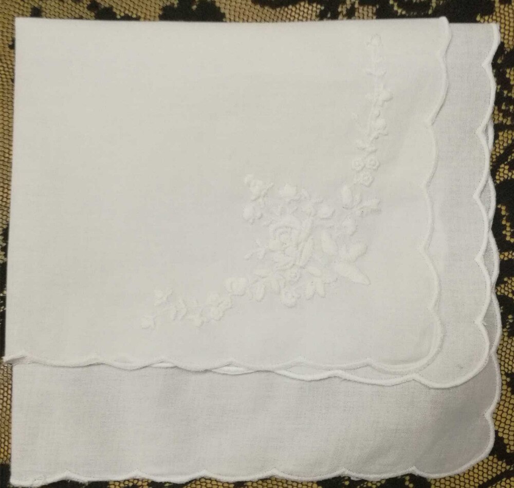 Set  of 12 vita bomull dam näsdukar 12- tums bröllopsnäsduk kvinnor näsduk med scallooed kanter &amp; broderade blommor
