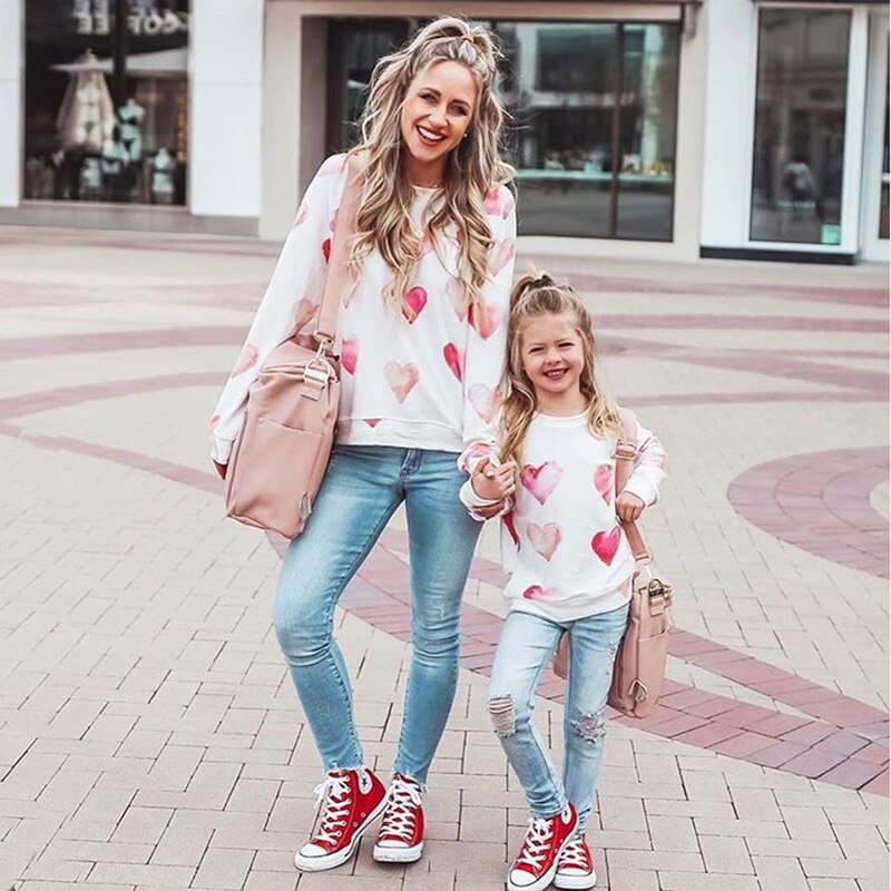 Śliczne rodzina pasujące ubrania mama i ja sweter matka córka syn stroje kobiety mama sweter dziewczynka chłopcy bluzy topy: serce Printed / Matka M