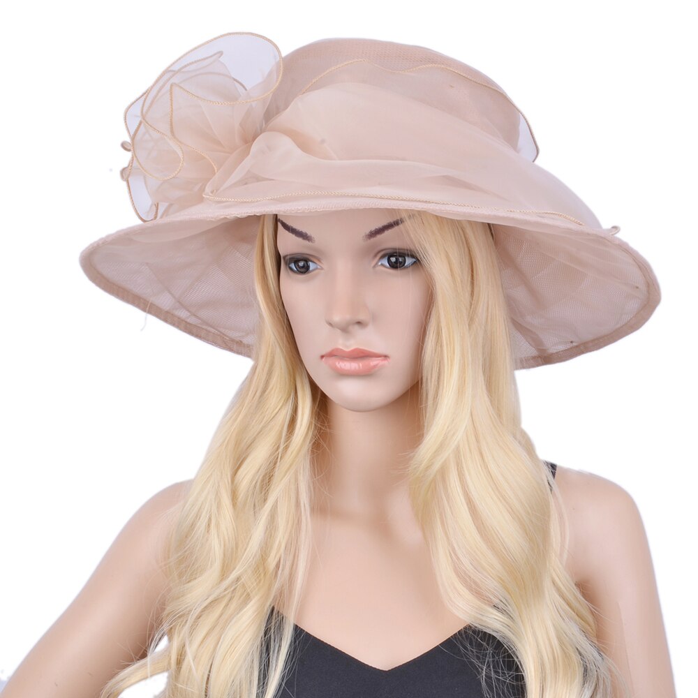 Beige organza hoed met grote rand, kerkhoed.: Beige