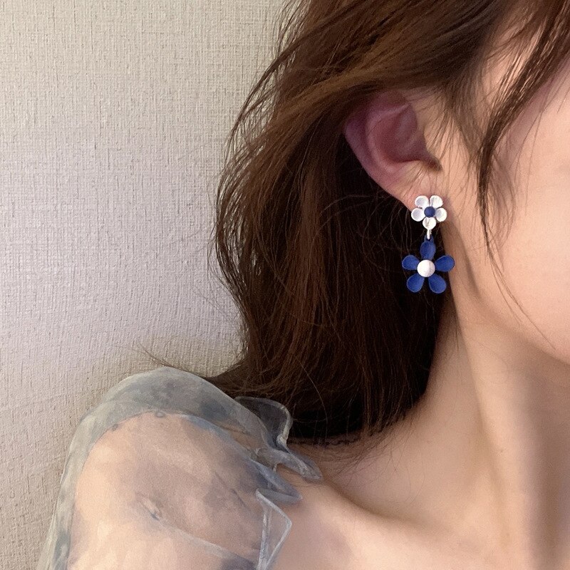 2022 Sweet White Blue Flower Dangle Earrings for Women Girls Summer Alloy Earrings Ins Elegance Jewelry Ornamnets