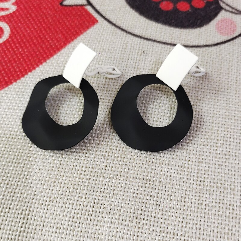 Women&#39;s Black White Mixed Colors Clip on Earrings Hollow Round Pendant Ear Clips For Non Pierced Women Jewelry: black mix