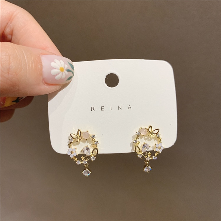 Nuevos pendientes coreanos a la redondos pequeños y dulces de mariposa con diamantes de imitación y flores para mujer, elegantes pendientes de cristal, joyería