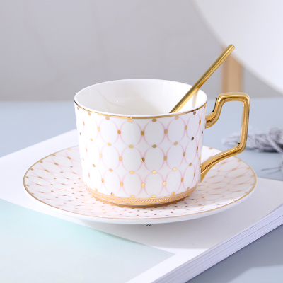 Tee Cup Vintage Ceramic Coffee Cup Reusable Espresso Cups Saucer Set High Tea Bone China Cup Tazzine Caffe Spoon Home LZI100