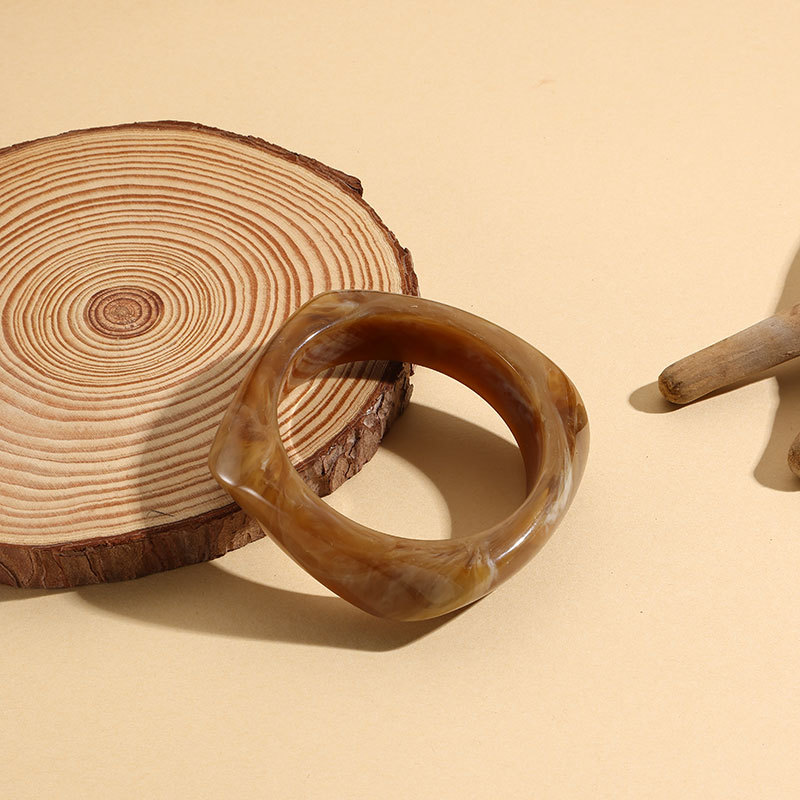 Geometrische acryl manchetarmbanden, armbanden voor dames, brede eenvoudige harsarmbanden, sieraden: Roestrood