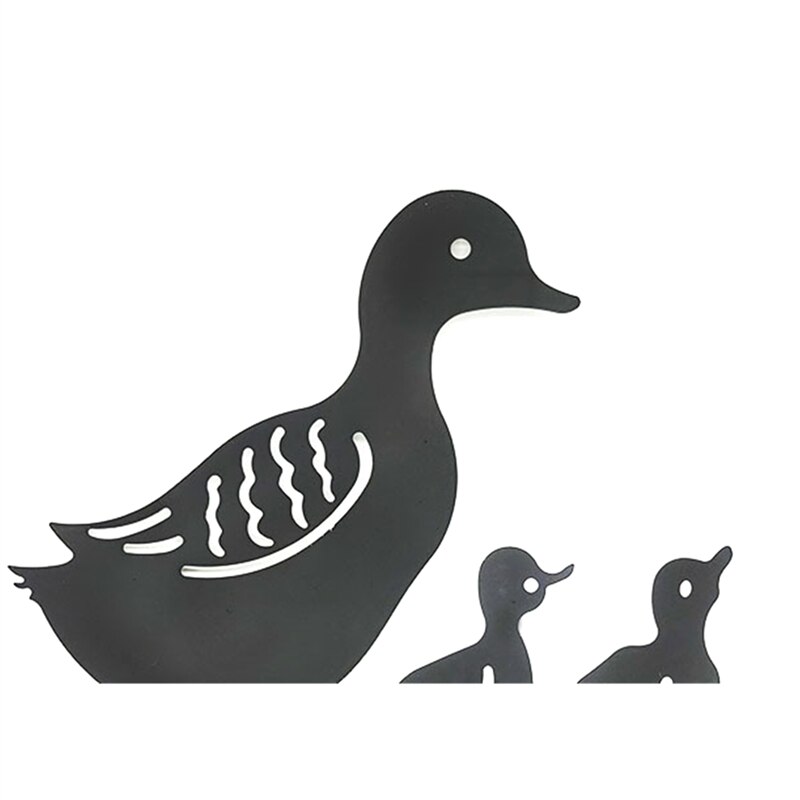 Metal Garden Decorative Wrought Iron Duck Family Grass Garden Ornaments Hollow Garden Ornaments