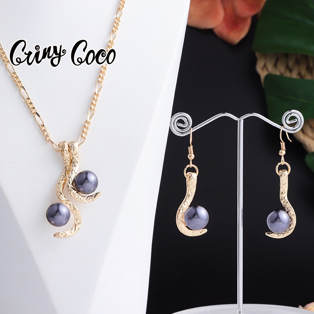 Schmucksets mit bunten perlen, anhängern, ohrringen und halsketten von coco hawaiian pearl – perfekt für damen, partys und hochzeiten.