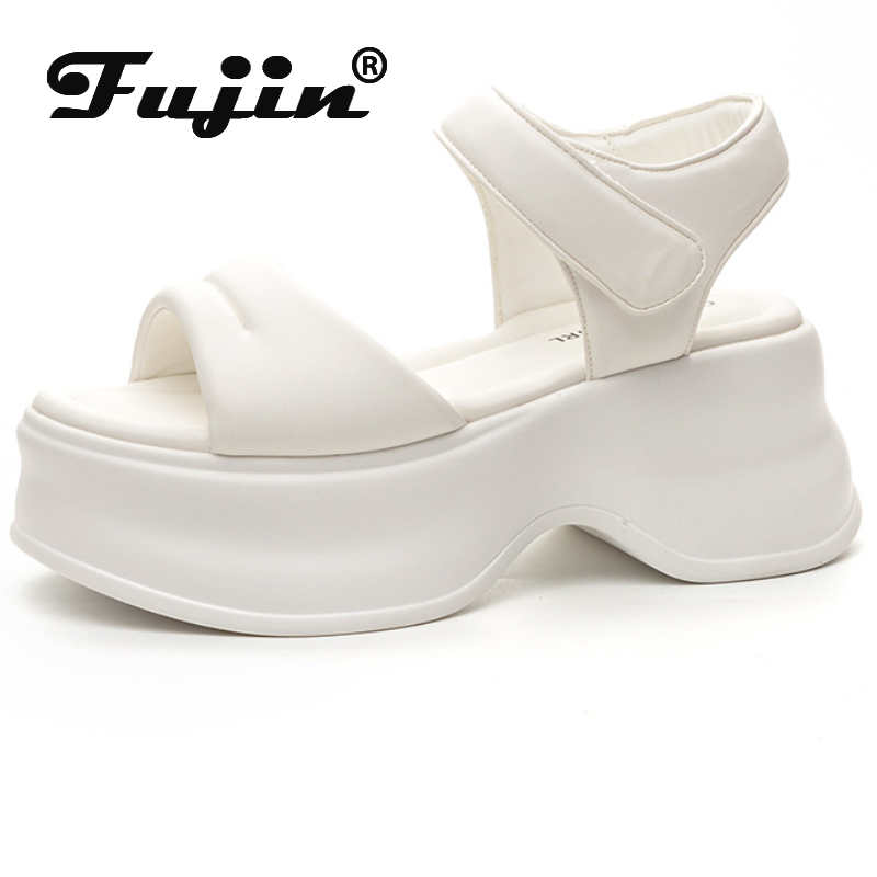 Koznoy 8cm mikrofiberläderstövlar bekväma gummisandaler ihåliga plattskor andningsbara peep toe kvinnor tofflor sommar hook skor