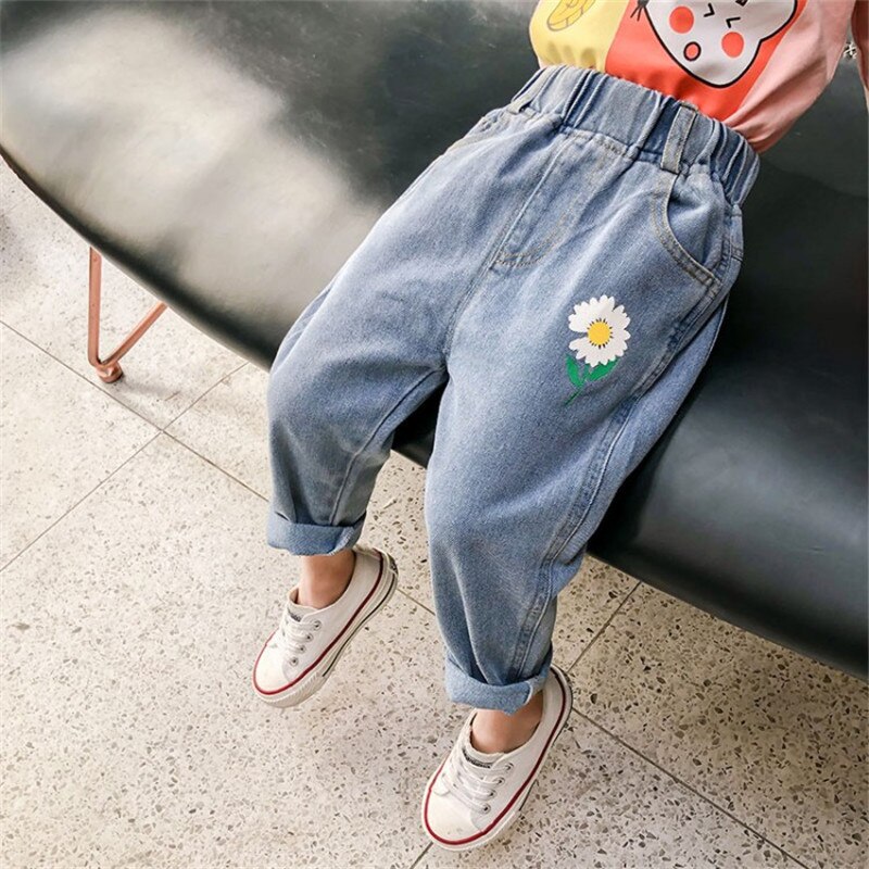 2-7T Jeans per ragazza bambino bambino stampa floreale pantaloni in Denim elegante carino dolce pantaloni larghi per bambini pantaloni da jogging primavera Streetwear