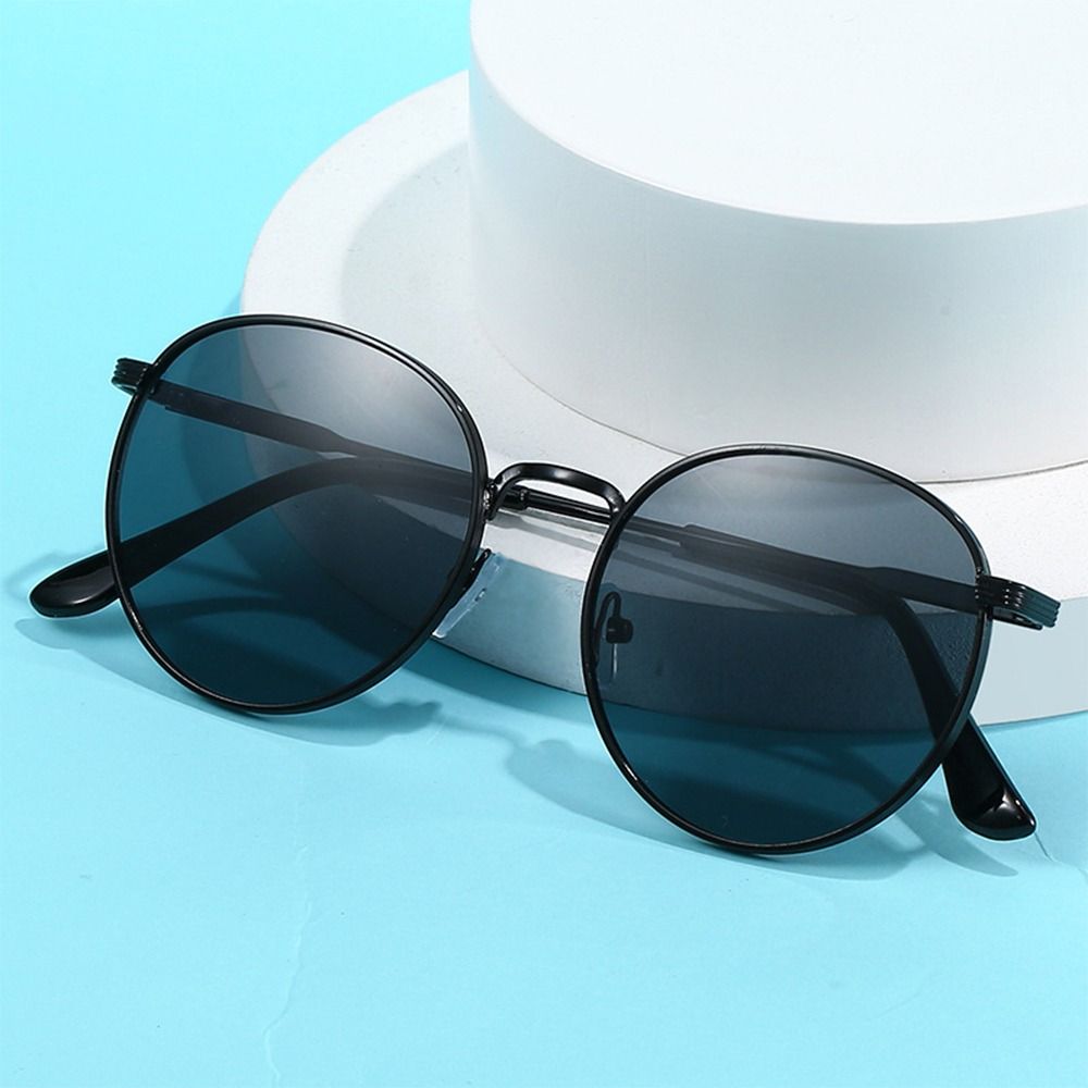 Gafas de sol redondas con protección UV para hombre y mujer, lentes de sol con montura de Metal, Estilo Vintage, accesorios de calle a la para verano