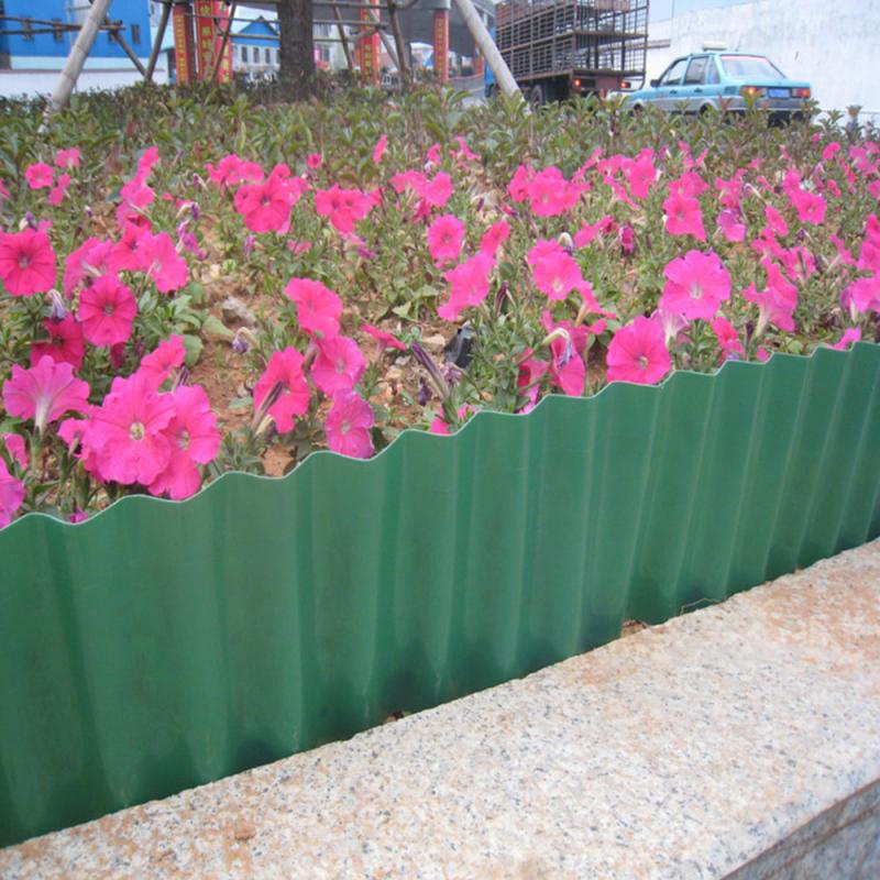 Hjemme hage kantkant plast gjerde plen kant gjerde hage gress blomst plen kant kant kant gjerde vegg innkjørsel