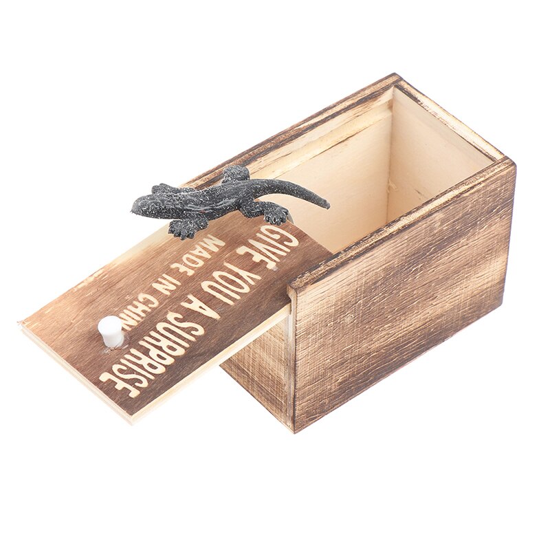 1 PC Prank Toy Funny Scare Box Wooden Prank Spider Hidden in Case Prank-Wooden Scarebox Random Style Joke Toys