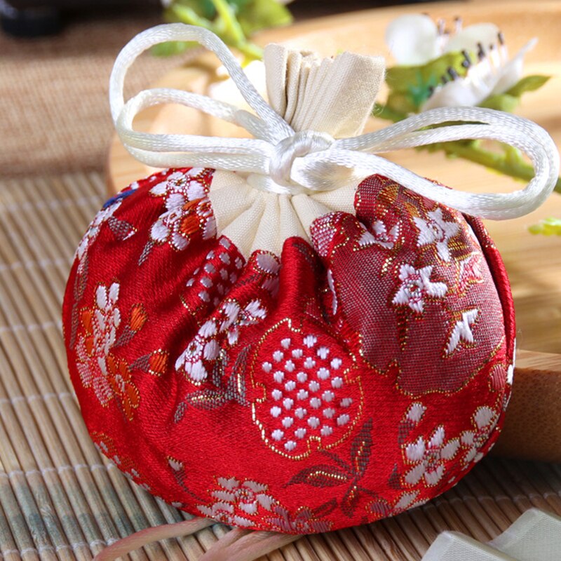 Palace Sachet Brocade Beam Hanfu Accessories Retro Embroidery Storage Bag Flower Pattern Temperament Jewelry Bag: Red