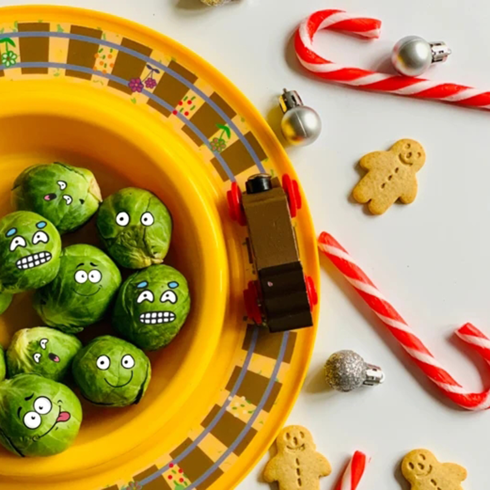 Kids' Car Plate Fun Dinner Plate Children Dinning Plate with Built-in Racetrack NSV775