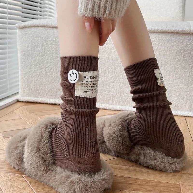 Kvinnor vintage bomull medelstora tubstrumpor tyg etikett brev tjock nål vinter varm japansk enfärgad casual sport parstrumpor: Armégrön