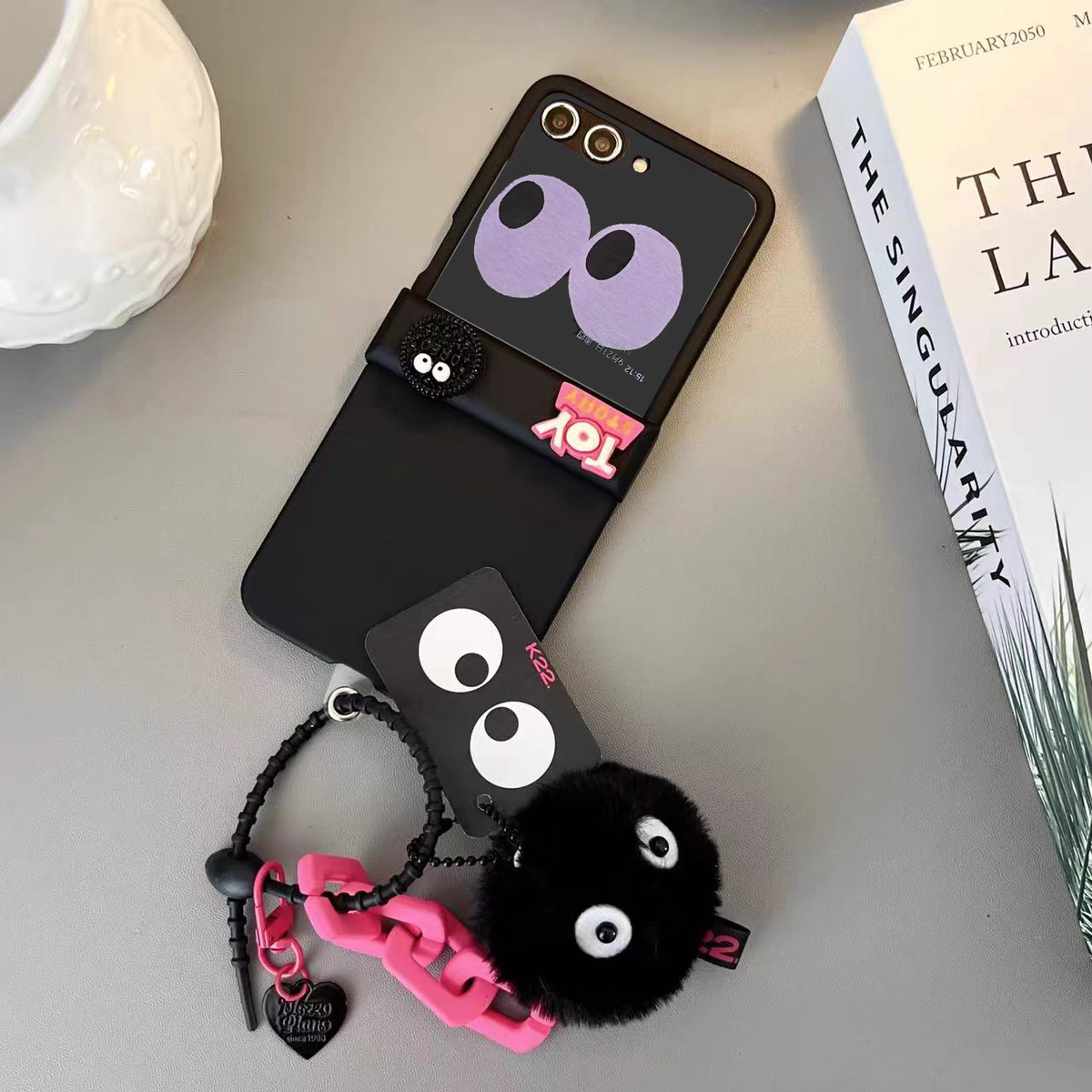 Leuke Zwarte Kolen Bal Pluche Armband Telefoon Case voor Motorola Moto Razr 40 ultra Razr 60 50 Razr 2023 2024 Scharnier beschermhoes: Leer