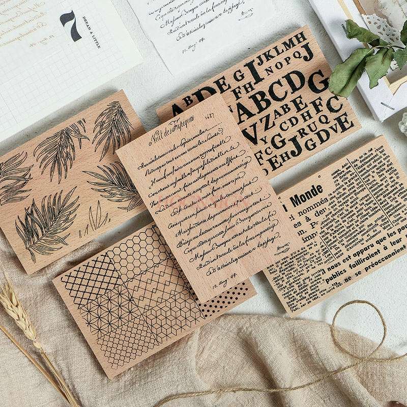 Houten zegelgereedschap houten zegel bloemlichaam engelse oude krant engelse brief handzegel