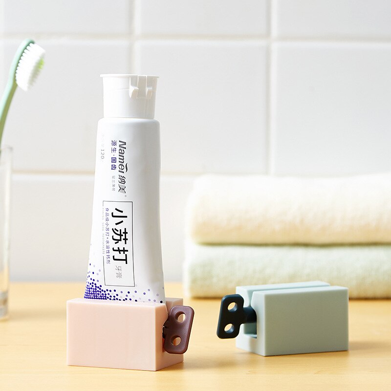 Toothpaste Squeezer Plastic Rolling Toothpaste Squeezer Tube Holder Rack Cosmetic Press Dispenser Facial Cleanser Squeezing Tube