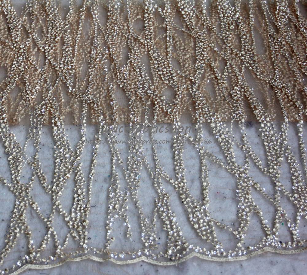 Lyserød / beige / rød / off-white paljetter på mesh broderet bryllup / evinging / show kjole blonder stof 130cm 1 yard: Beige