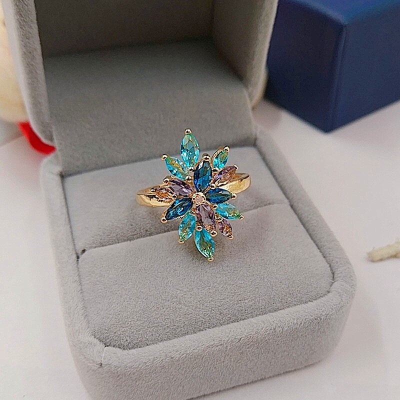 Luxe Vrouwelijke Geel Goud Regenboog Bloem Ring Vi... – Grandado