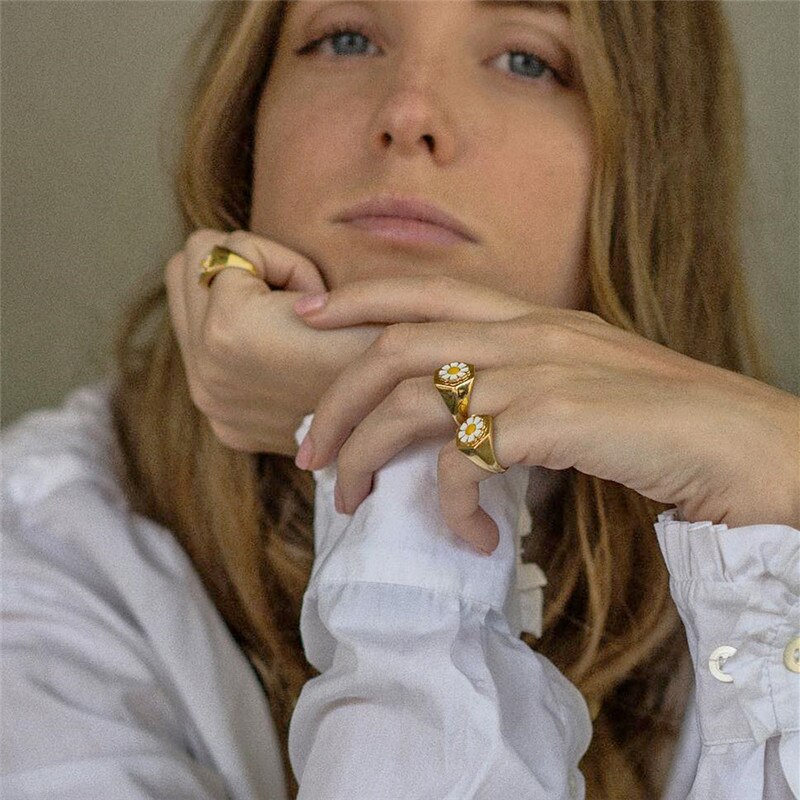 INS Spring Summer Korea Vintage Small Daisy Metal Rings For Women Girls Party Jewelry Party