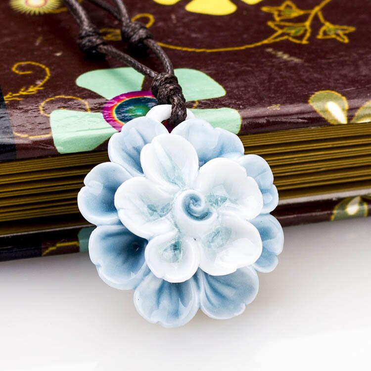 Vintage Stijl Blauw En Wit Keramische Handgemaakte Lotus Bloem Hanger Ketting Chinese Stijl Etnische Stijl Lange Ketting Vrouwen Lady
