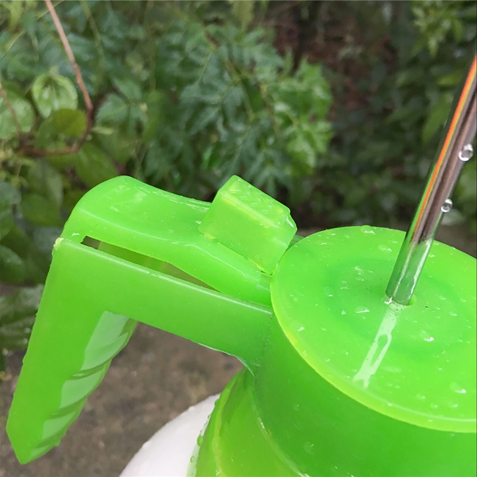 2l Air Compression Pump Watering Bottle Gardening Fertilizers Manual Air Pressure Spray Can Sprayer Water Cans Garden Tools#g35