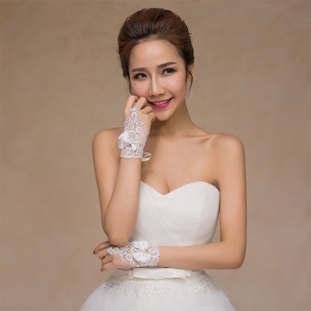 Short Satin Gloves Opera Wrist Length Costume Gloves For Wedding, Bridal, Party Black White Red From Jessie06, $2.24