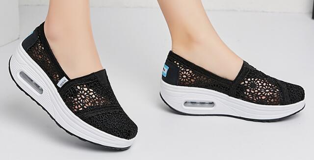 Kvinders fritidssko platforme slip-on åndbar mesh polstring walking toning sko kiler: Sort / 35