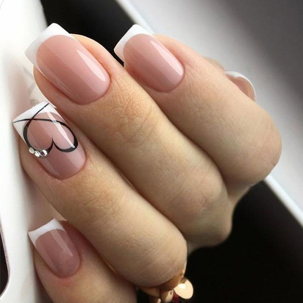 4 ensembles/96 pièces à pression carrée sur les ongles: points dégradés/floral/multicolore. Longueur moyenne brillante avec fichiers et gels. Fête et quotidienne. Détachable: GRIS