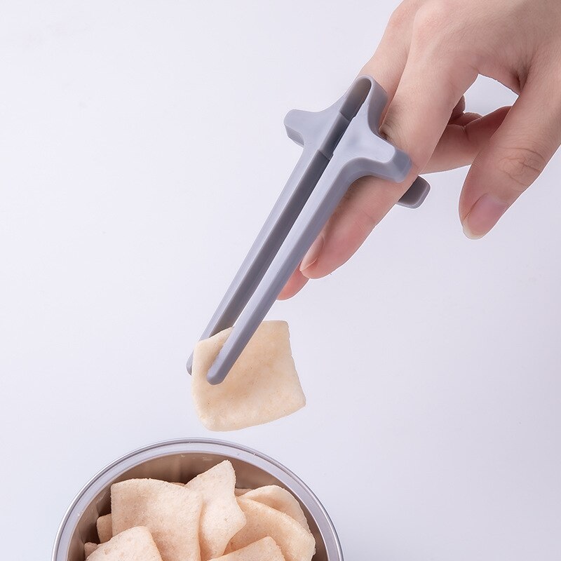 Reusable Finger Lazy Chopsticks Clip for Eatin Snacks Prevent Dirty Hands Finger Ring Chopsticks for Playing Computer Phone Game: Grey