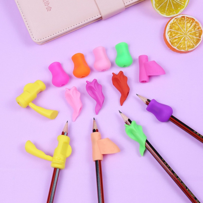 Poignée main droite aide les enfants à apprendre à tenir un stylo et à écrire Correction de Posture magique s'adapte au crayon couleur douce aléatoire
