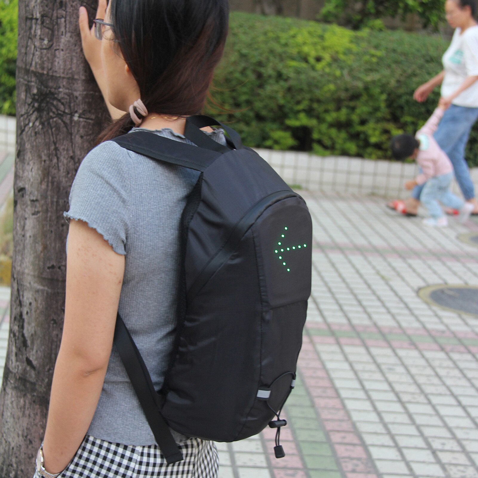 Reflective Backpack with Light Remote Control for Night Cycling Direction Indicator 4 LED Signal Available USB Rechargeable