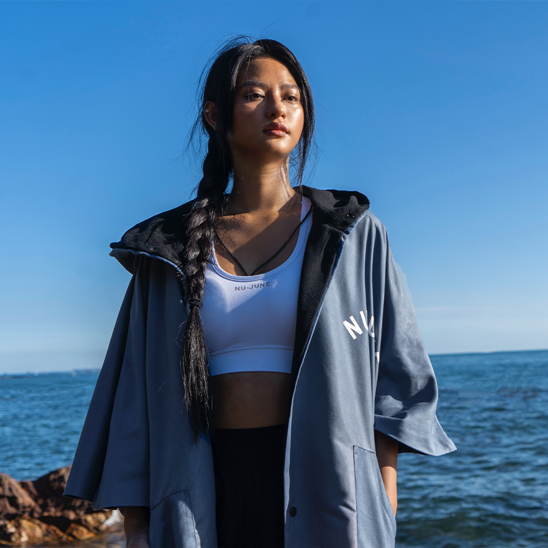 Nu-June Dames Fleece gevoerde strandsurfponcho met capuchon Zwemmen Strandhanddoeken met zakken Warm houden Omkeerbare surfponcho Volwassene