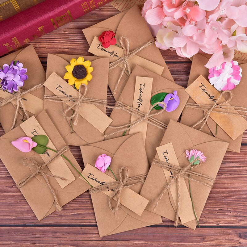 10 stuks retro diy kraftpapier uitnodigingsgroetkaart met envelop, handgemaakte enveloppen met gedroogde bloemen voor bruiloftsuitnodigingen
