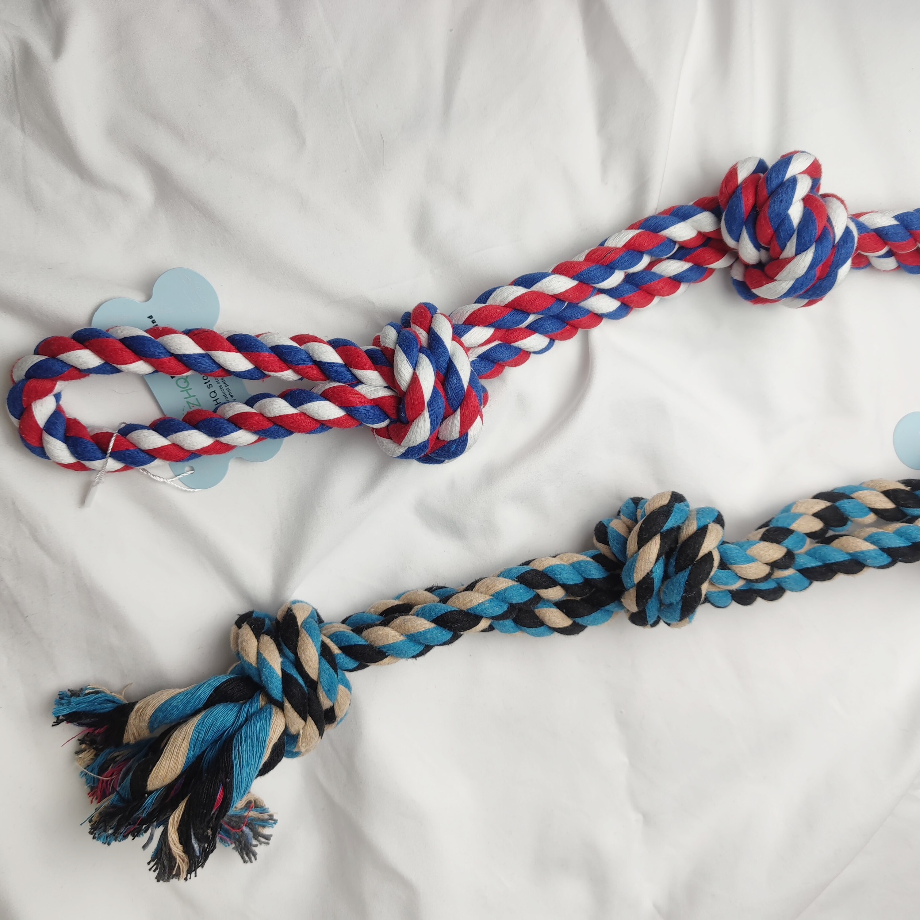 Cuerda de algodón interactiva para perros grandes, juguete portátil de 3 nudos, 58cm, 1 unidad La cuerda de mordida mide 58 cm de largo, el nudo tiene 7 cm de grosor y pesa alrededor de 365 gramos. Es adecuado para jue