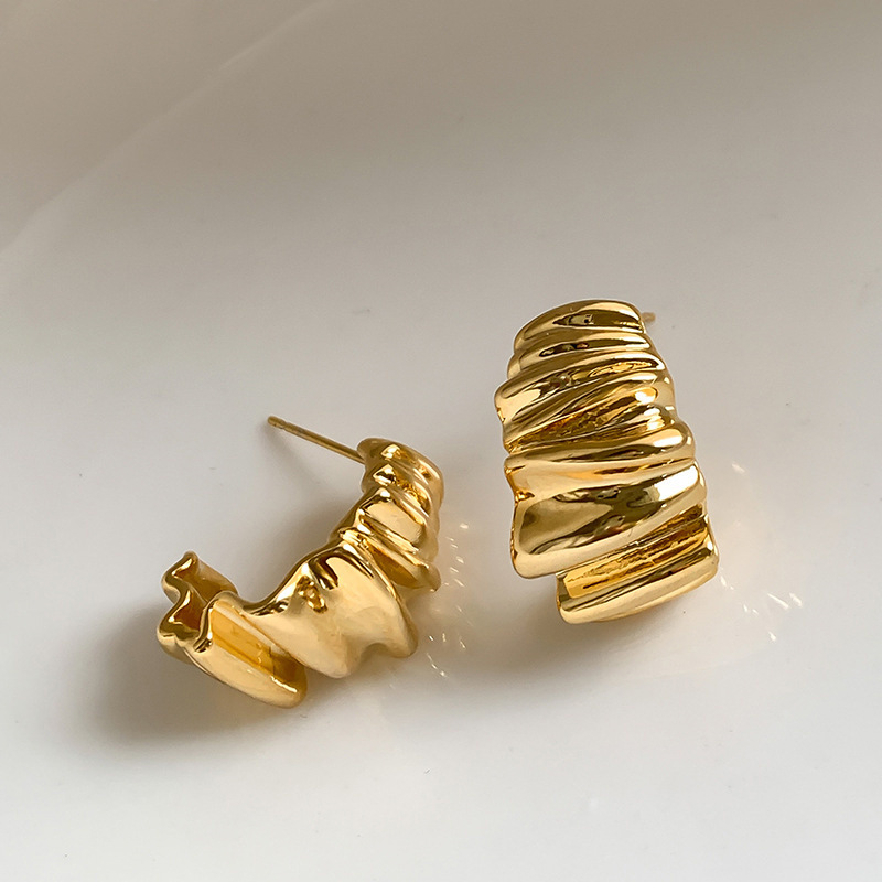Unregelmäßige C-Ohrstecker für Frauen, Gold/Silber, Wasserwellenmuster, glänzendes geometrisches Metall-Ohrzubehör, Party: Hellgelb Gold Farbe