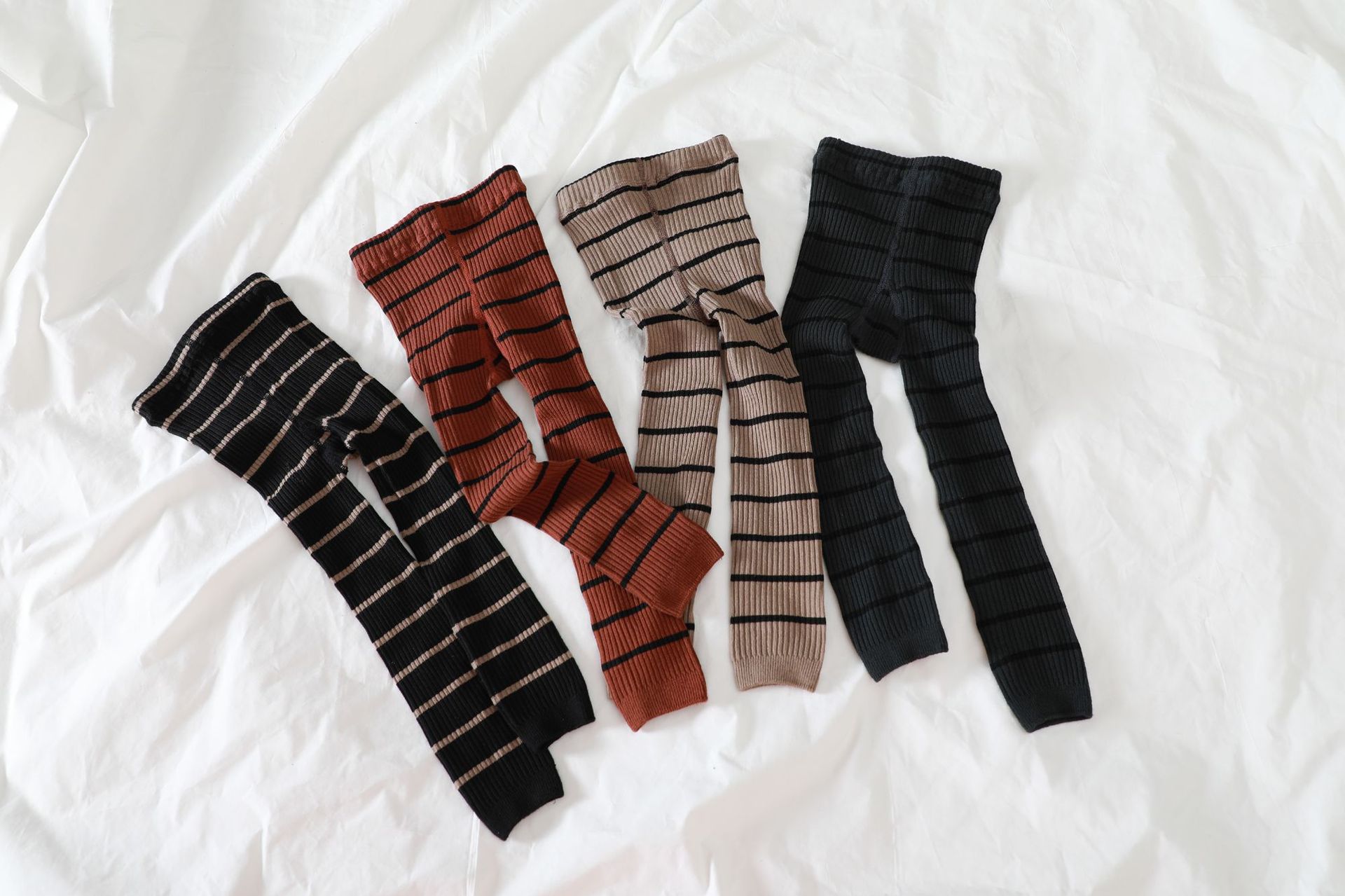 Legginsy dziecięce wiosenne i jesienne czyste bawełniane dziecięce pasiaste obcisłe spodnie z dzianiny dziewczęce śliczne ciepłe spodnie zimowe spodnie w paski