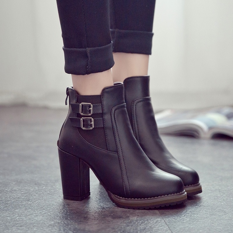 Bottillons à Talons Hauts En Daim Pourpre - Taille 41 - Occasion En Parfait état (voir Défaut Lanière) - Talon >7 Cm - Style Bohème Chic