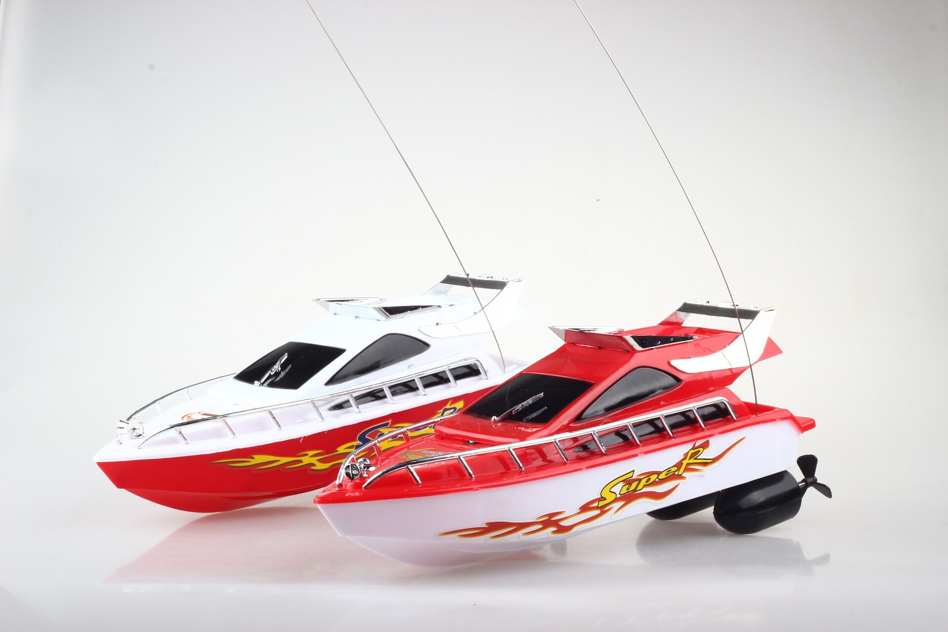 Four-Way Remote Control Boat Remote Control Speedboat Water Toy Boat